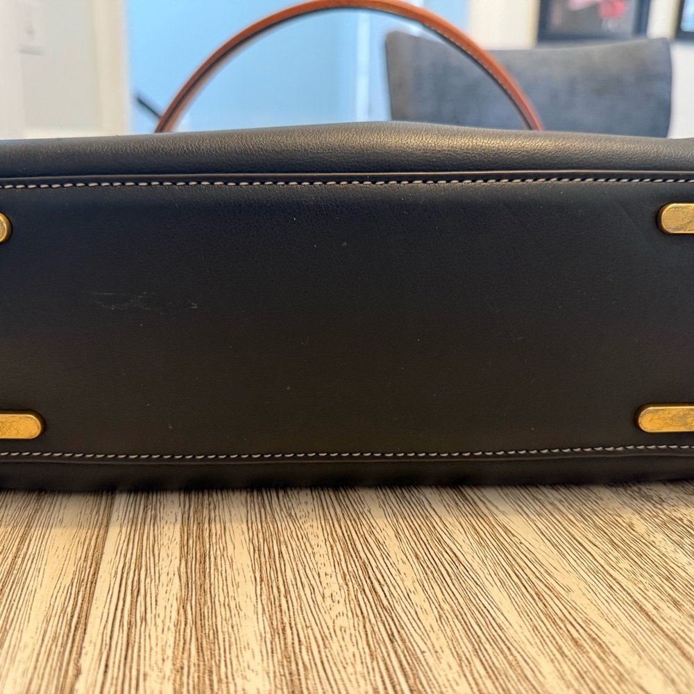 Tory Burch Black Leather Shoulder Bag with Gold Accents - Picture 6 of 14